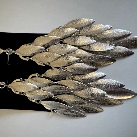 Elegant Statement Silver Leaf Drop Clip On Earrings (New) - Picture 6 of 8